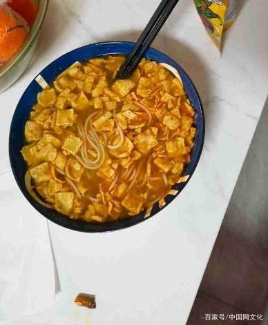 李子柒螺蛳粉被曝吃出烟头,旗下品牌食品曾多次出现异物