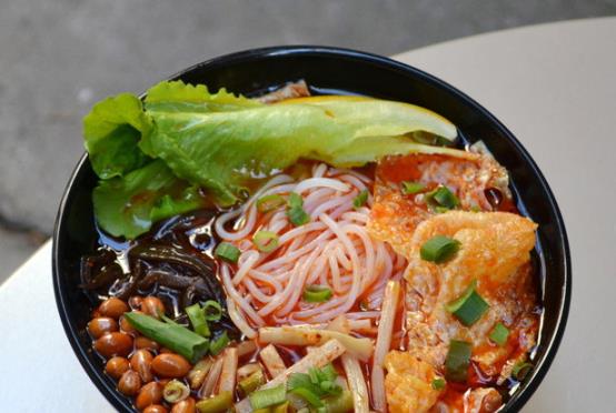 方便面为何不香了,康师傅和统一营收齐下滑,网红食品在抢生意
